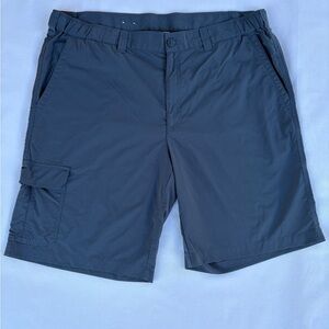 Columbia Men's Navy Blue Cargo Shorts Size 44